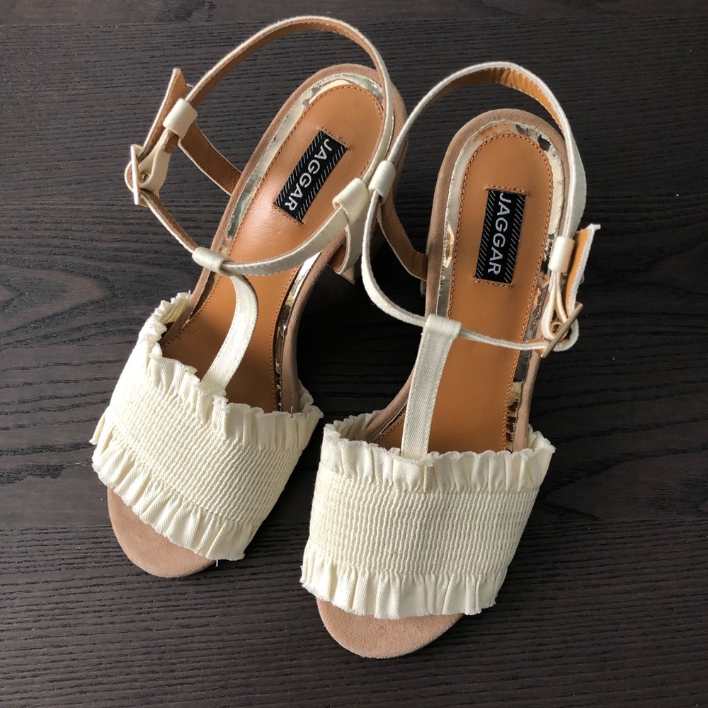 NWOB Jaggar Ruffle Suede Block Heel Sandal Size 9